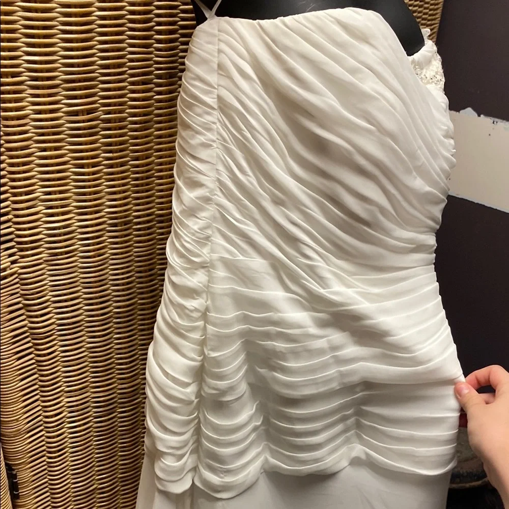 Elegant White One-Shoulder Gown - Picture 8 of 14